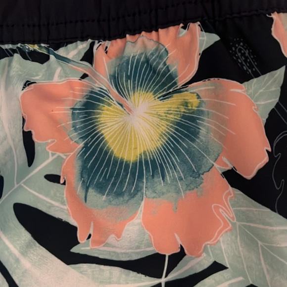 Roxy girl beach trip short 2 inch - Picture 4 of 4